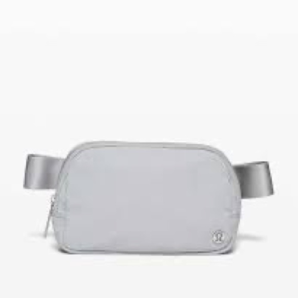 🆕 Lululemon Athletica Everywhere Belt Bag in Silver Drop